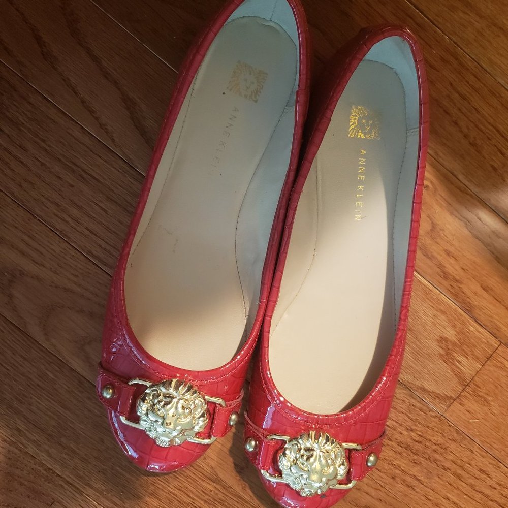 Anne Klein patent red with gold lion accent